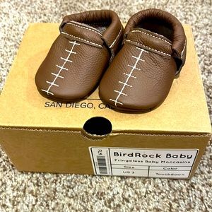 Birdrock baby unisex fringeless baby moccasins size 3. Super soft material.